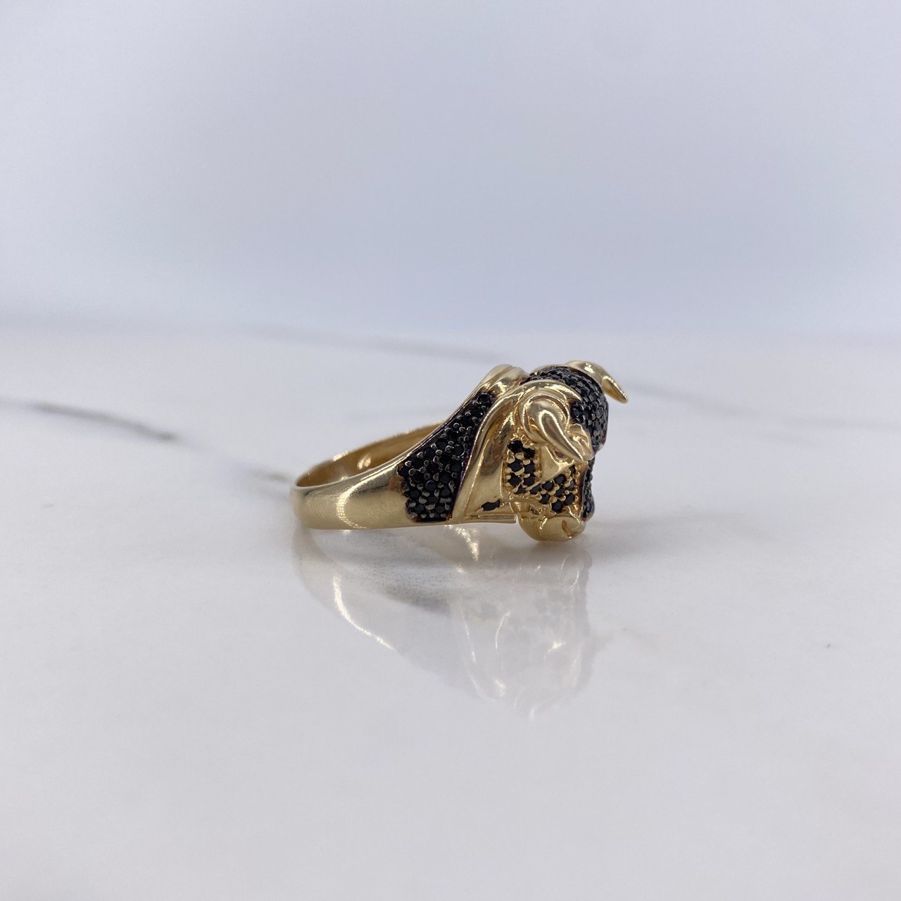 Anillo Toro 7.3gr / T9 / Circones Negros Naranjas Oro Amarillo $