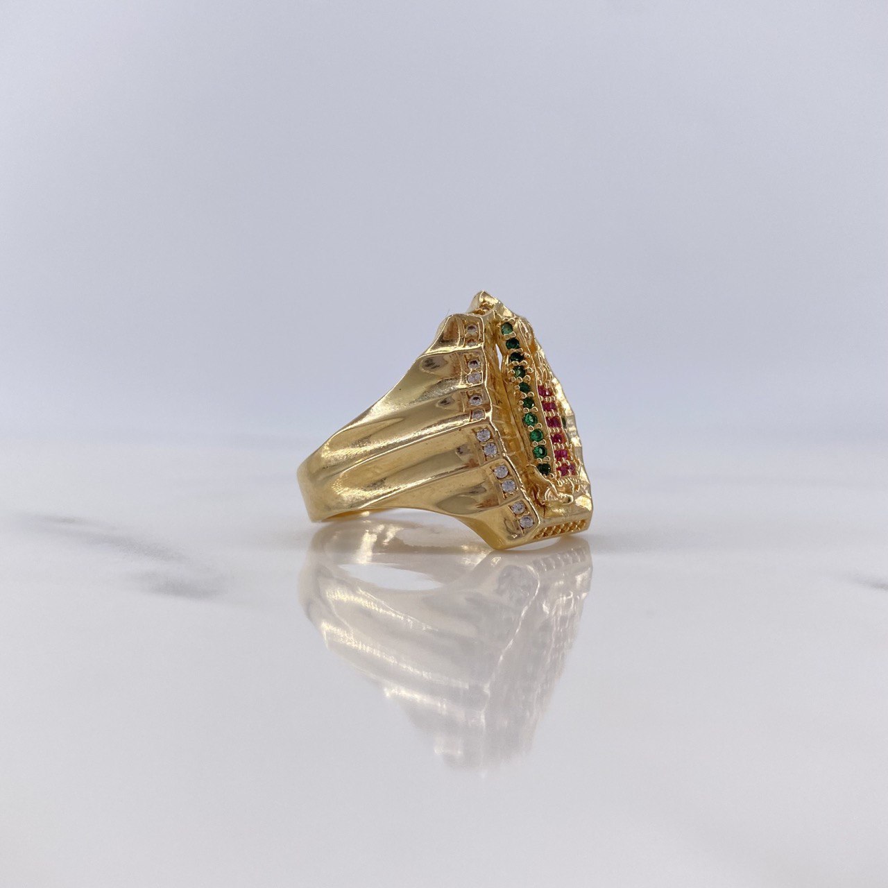 Anillo Virgen de Guadalupe 8.4gr / T7 1/4 / Circones Blancos-Fucsias-Verdes Oro Amarillo $