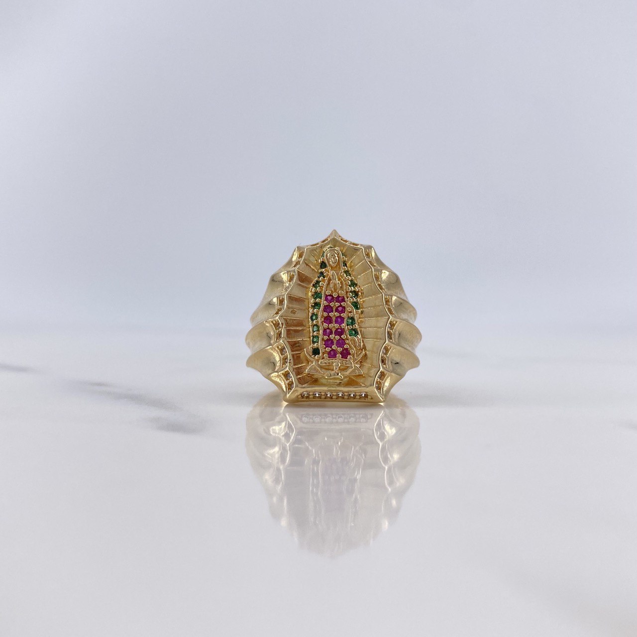 Anillo Virgen de Guadalupe 8.4gr / T7 1/4 / Circones Blancos-Fucsias-Verdes Oro Amarillo $
