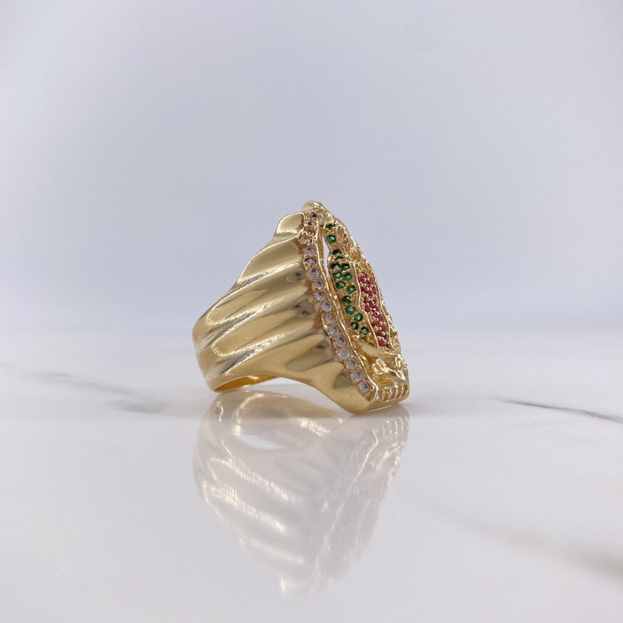 Anillo Virgen de Guadalupe 10.4gr / T8 1/4 / Circones Blancos-Fucsias-Verdes Oro Amarillo $