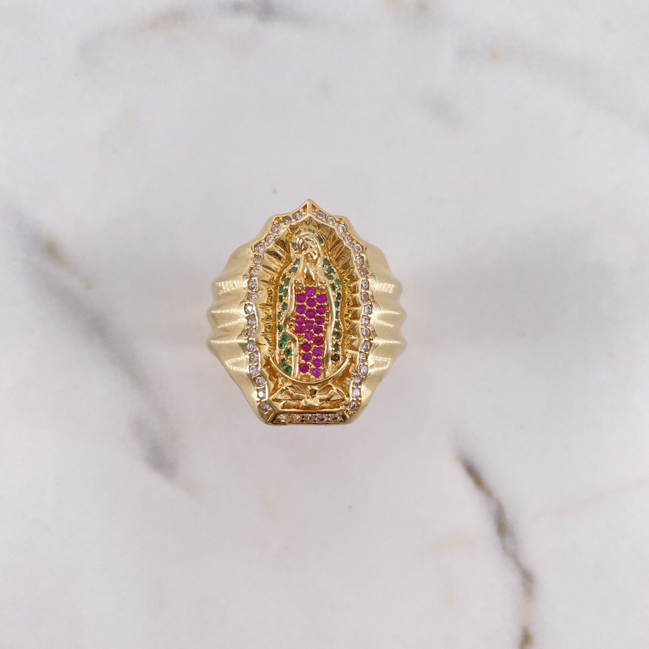 Anillo Virgen de Guadalupe 12.4gr / T12 1/4 / Circones Blancos-Fucsias-Verdes Oro Amarillo $