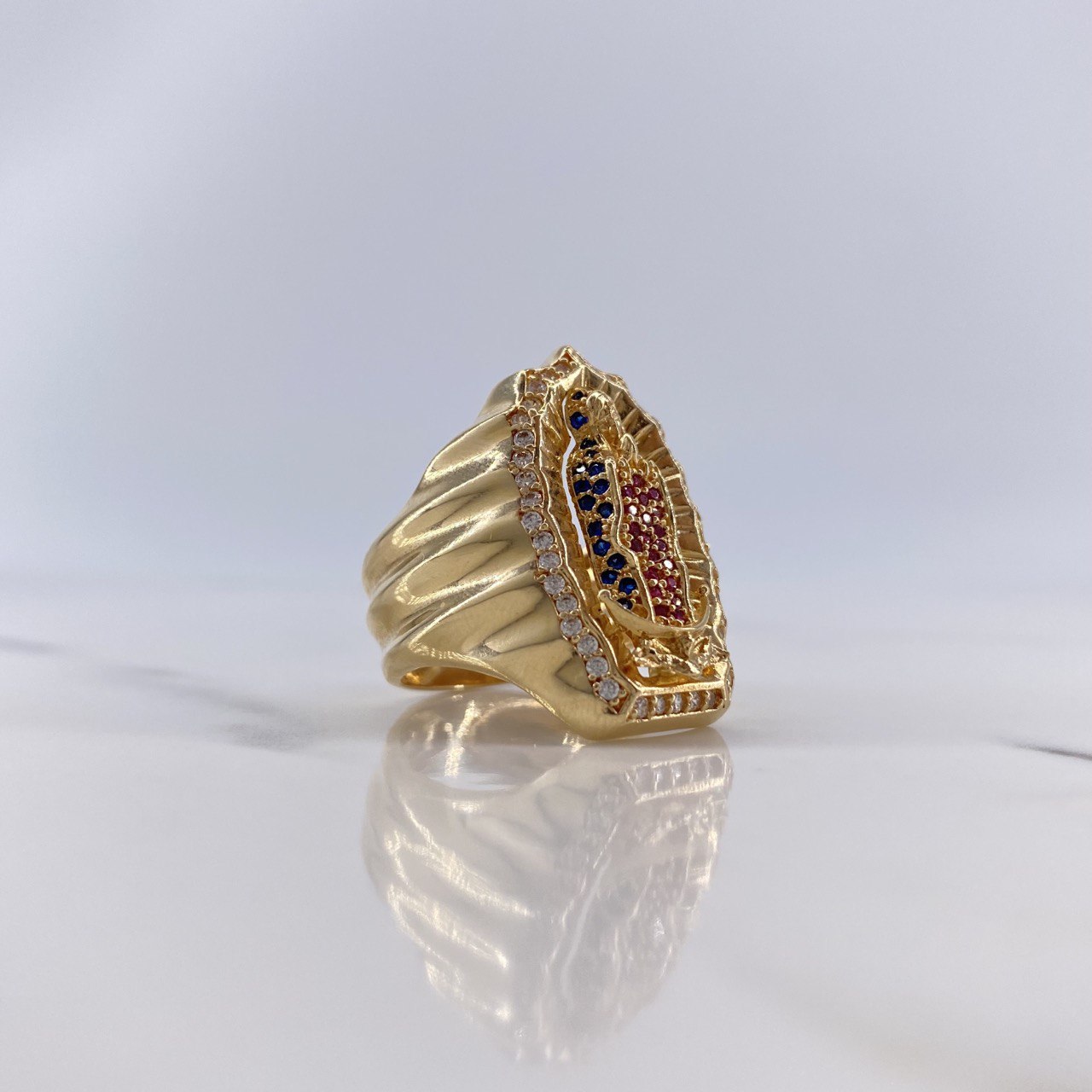 Anillo Virgen de Guadalupe 11.8gr / T7 3/4 / Circones Azules-Blanco-Fucsias Oro Amarillo $