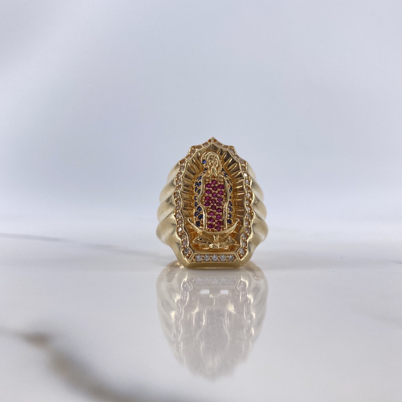 Anillo Virgen de Guadalupe 11.8gr / T7 3/4 / Circones Azules-Blanco-Fucsias Oro Amarillo $