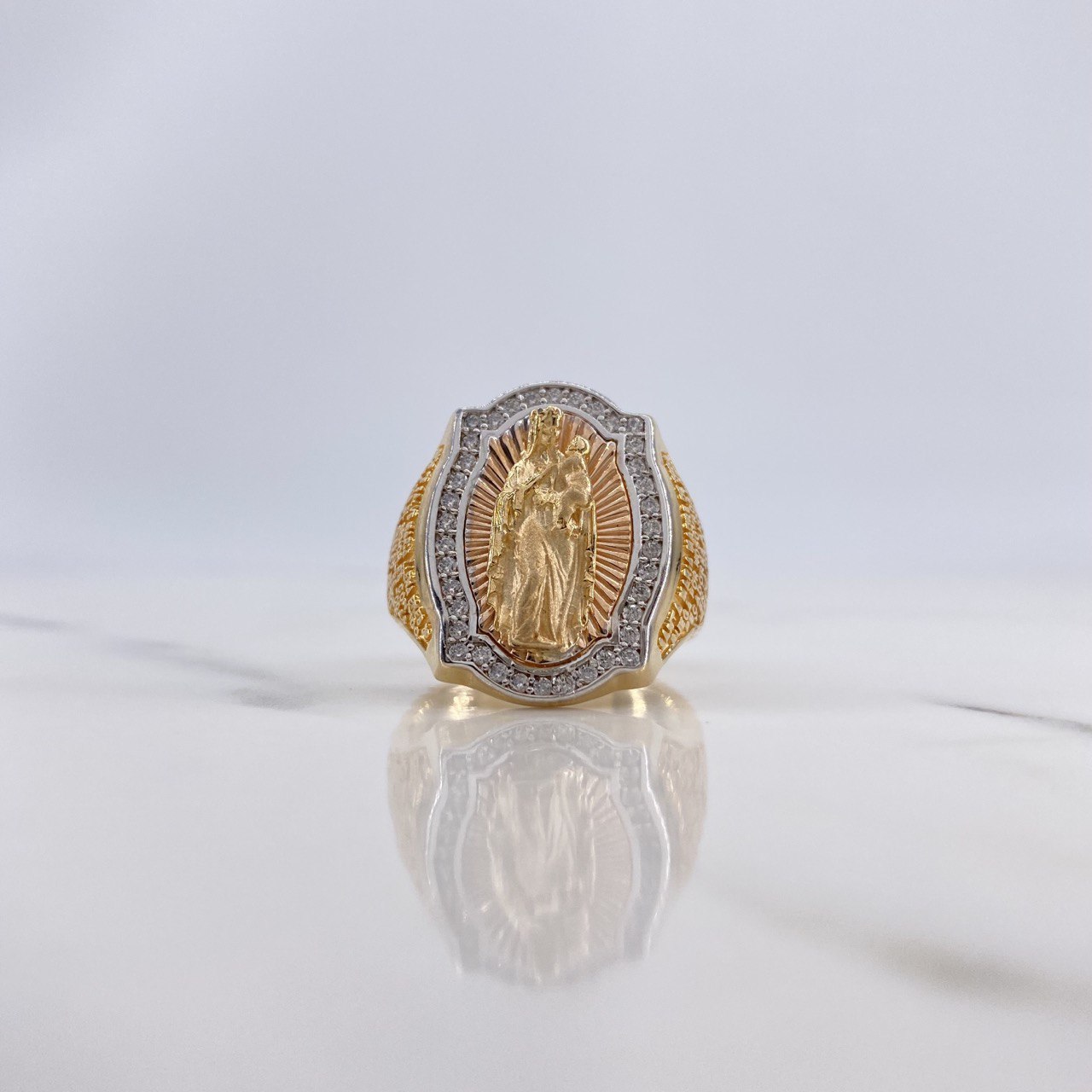 Anillo Virgen del Carmen 13.2gr / T9 3/4 / Circones Blancos Tres Oros $