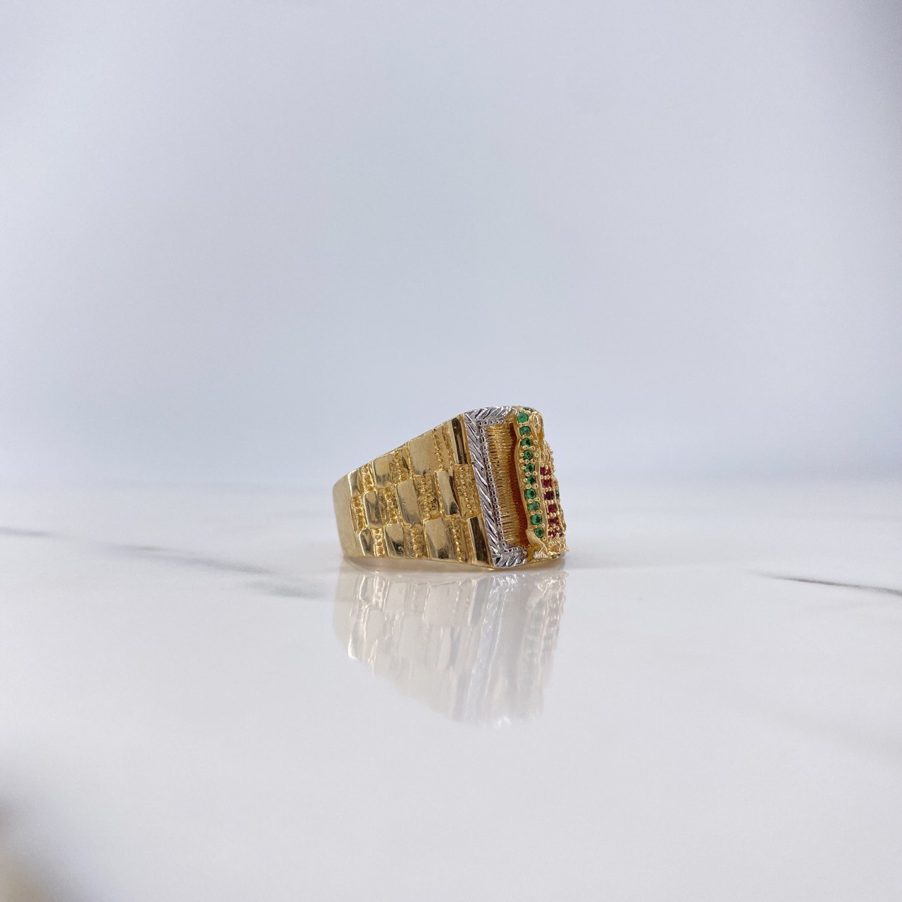 Anillo Virgen de Guadalupe 10.85gr / T10 1/4 / Circones Fucsias Verdes Dos Oros Amarillo Blanco $