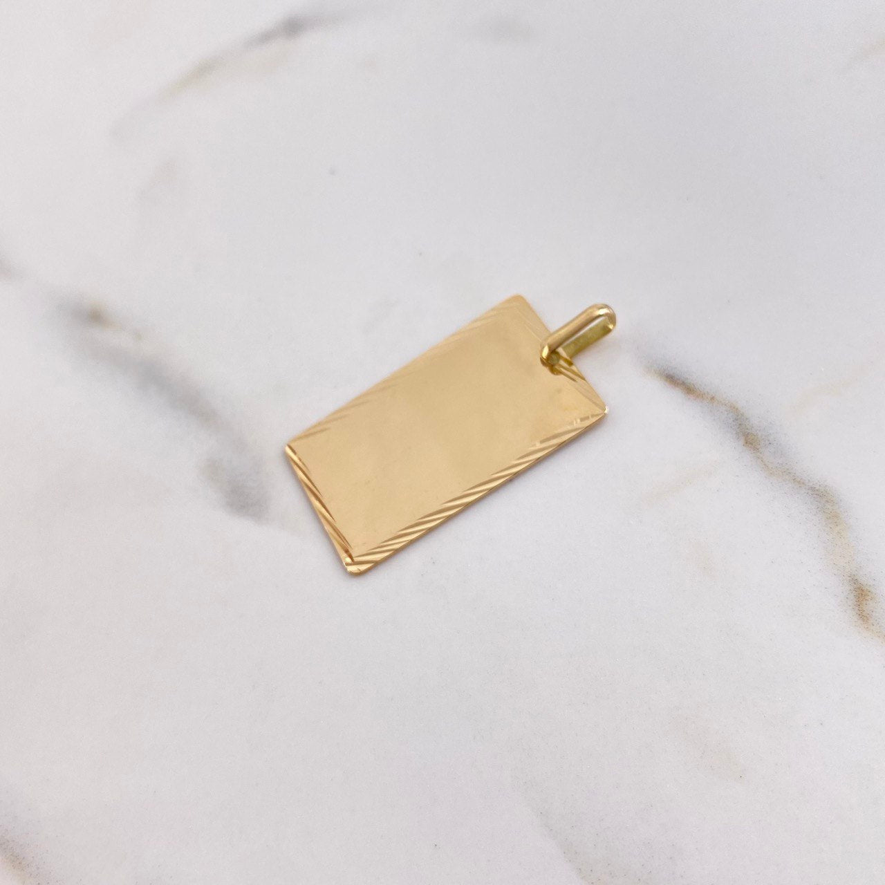 Dije Placa Rectangular 3.35gr / 3.5cm / 18mm-30mm Bordes Diamantados Oro Amarillo &