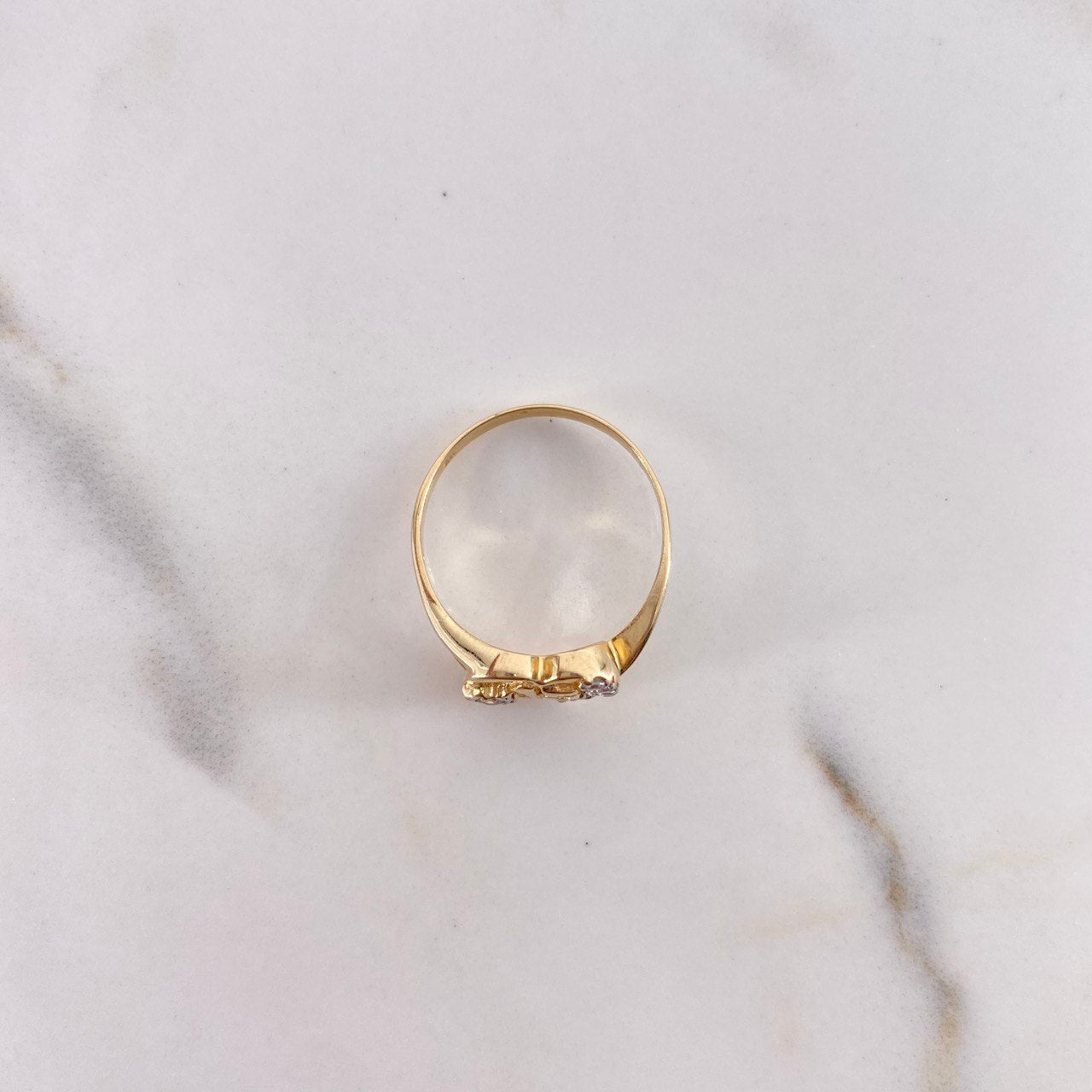 Anillo Corazon15s 2.05gr / T6 / Circones Blancos Oro Amarillo $