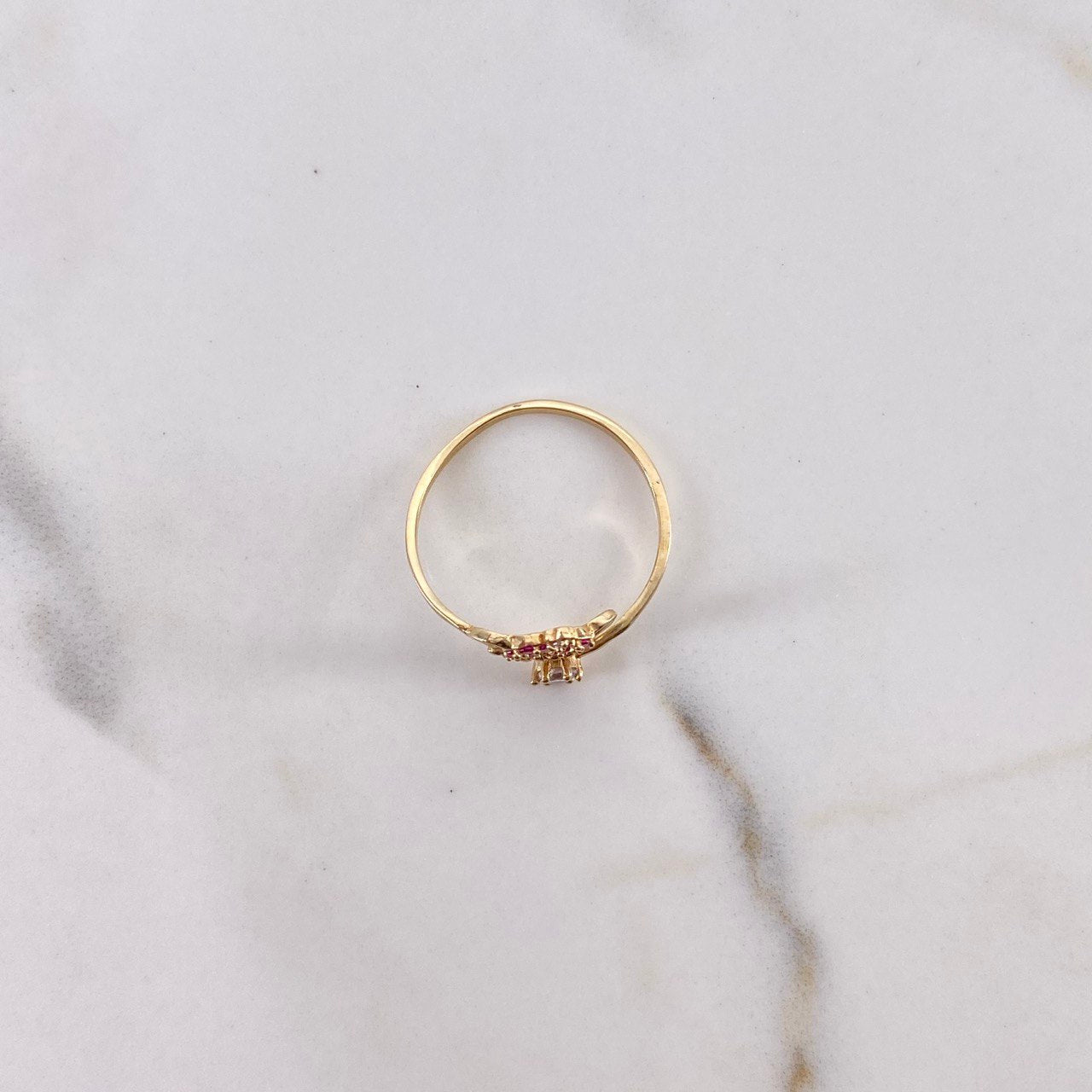 Anillo Corona Abrazo 1.3gr / T6 3/4 / Circones Fucsias Blancos Oro Amarillo $