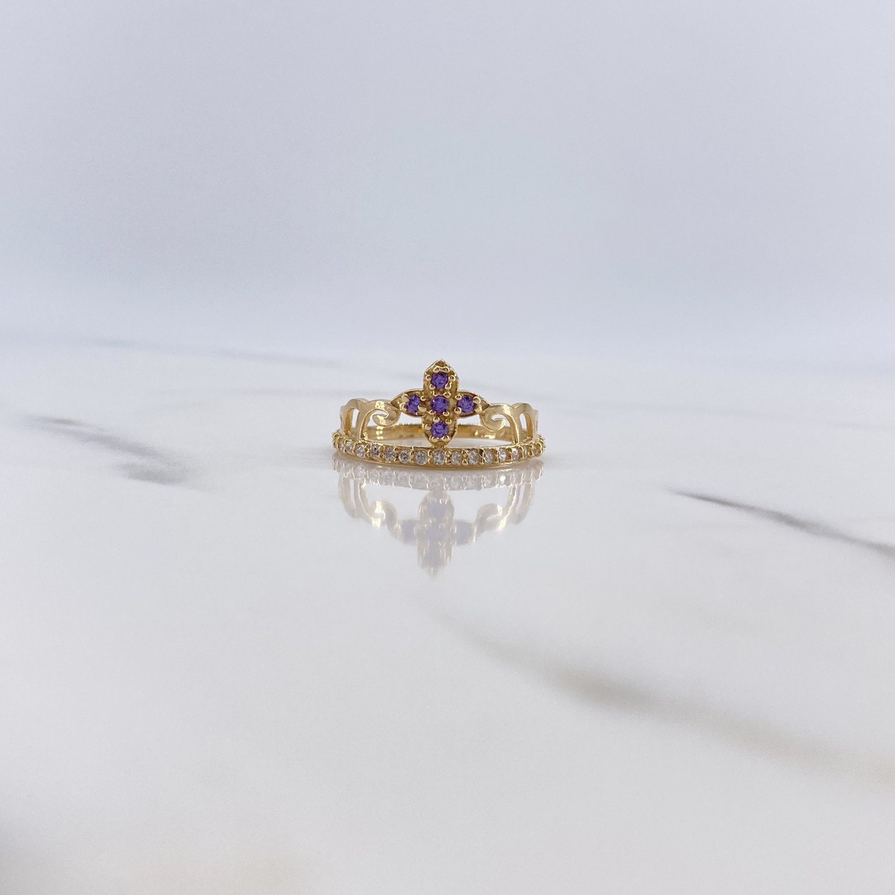 Anillo Corona Cruz 1.95gr / T6 1/2 / Circones Blancos Morados Oro Amarillo $
