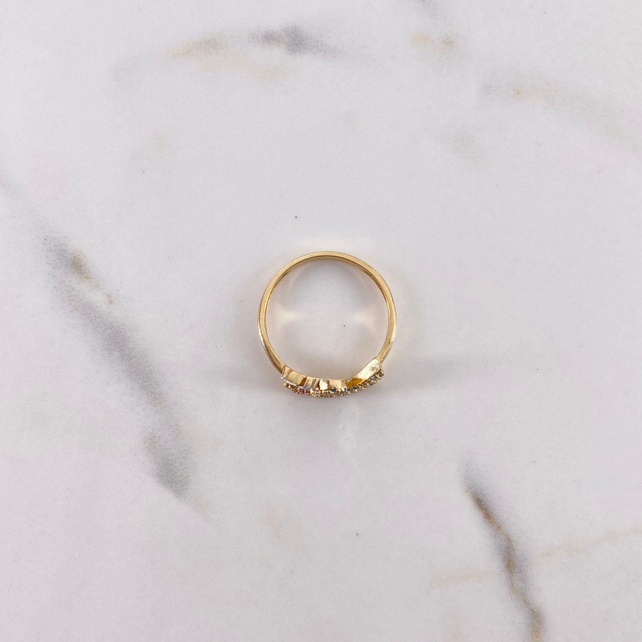 Anillo Cisne 15s 2.5gr / T7 1/2 / Circones Negros-Azules-Fucsias Oro Amarillo $