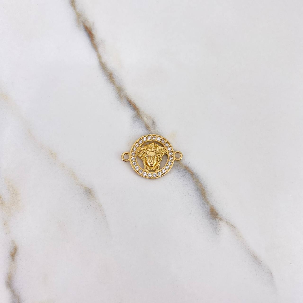 Herraje Medusa 2.4gr / 2cm / Circones Blancos Oro Amarillo $
