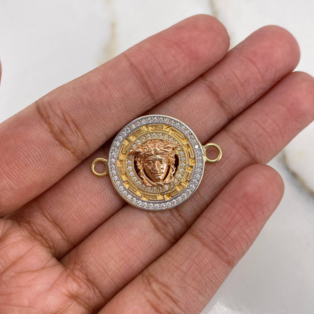 Herraje Medusa Tribal 4.4gr / 2.9cm / Circones Blancos Tres Oros $