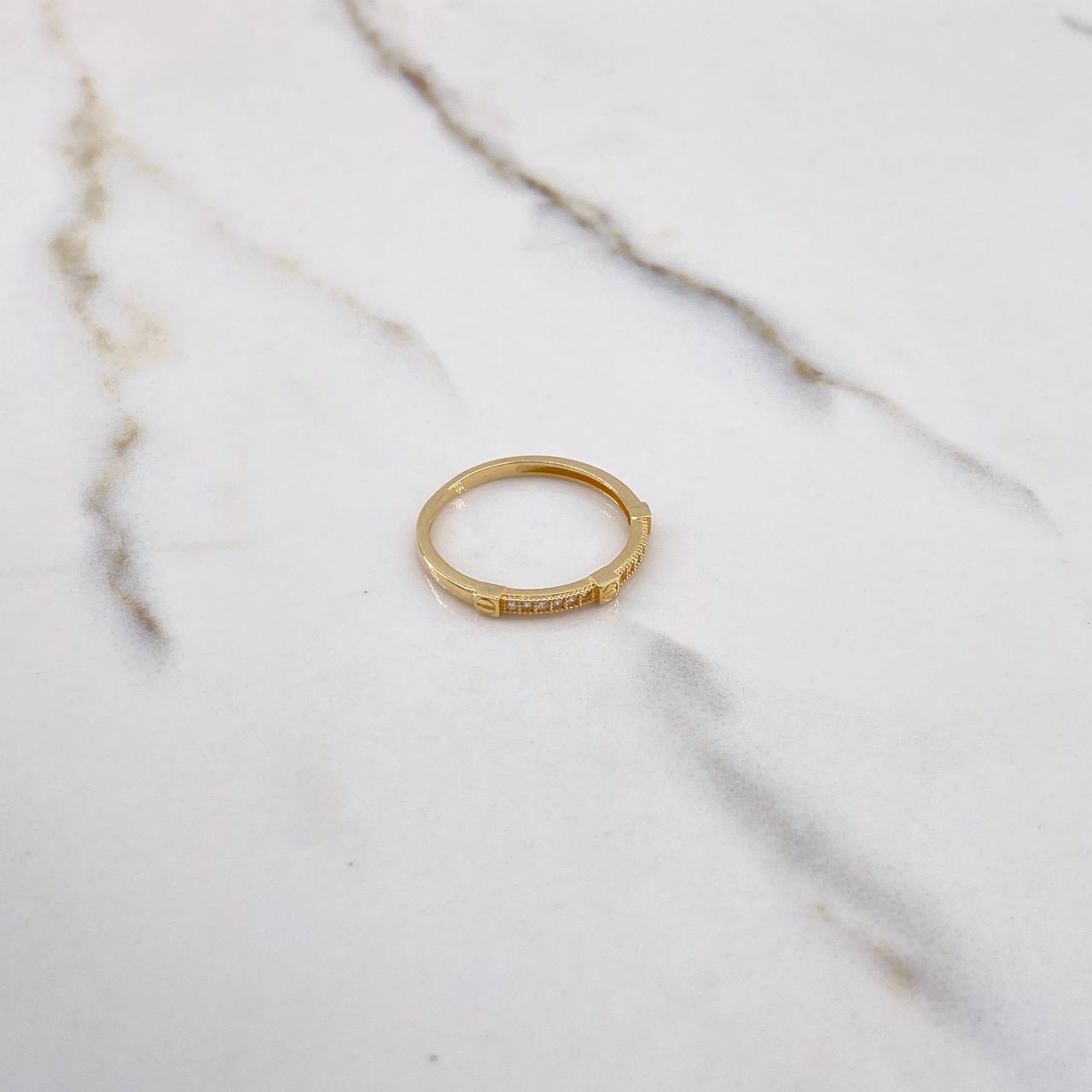 Anillo Tornillos De Orion 1.65gr / T7 3/4 / Circones Blancos Oro Amarillo $
