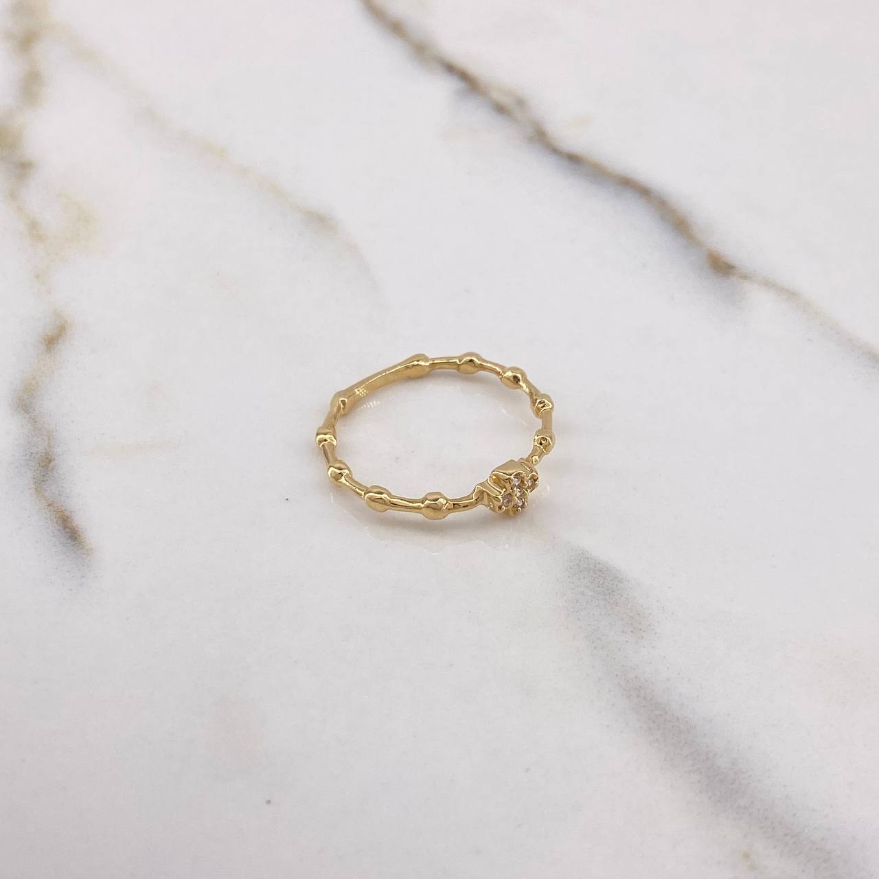 Anillo Puntos Cruz 1.8gr / T7 3/4 / Circones Blancos Oro Amarillo $