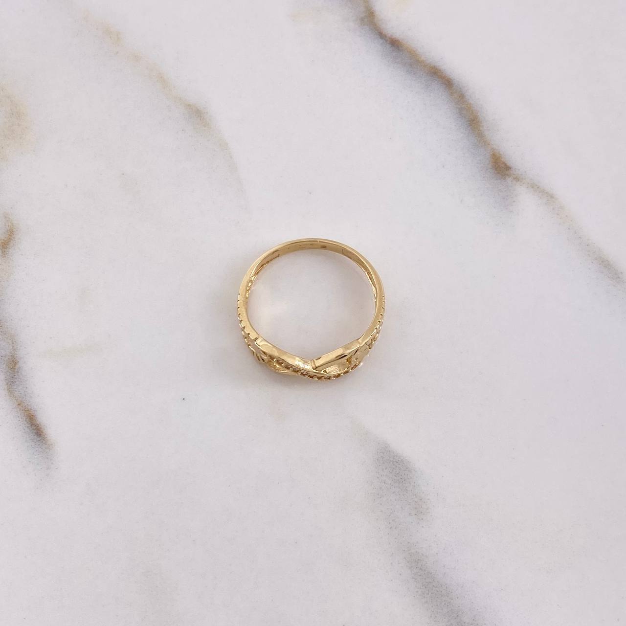 Anillo Infinito 2.3gr / T6 1/4 / Circones Blancos Oro Amarillo $