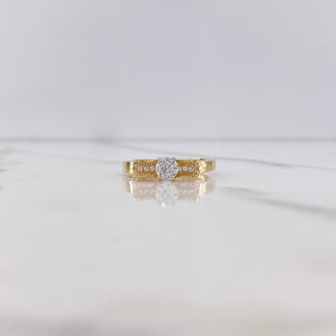 Anillo Moño Solitario 2.9gr / T7 / Circones Blancos Oro Amarillo $