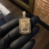 Dije Placa Medusa Tribal 8.55gr / 4m Circones Blancos Oro Amarillo