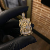 Dije Placa Medusa Tribal 8.55gr / 4m Circones Blancos Oro Amarillo
