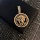 Dije Medalla Medusa Tribal 11.8gr / 4.3cm Circonces Blancos Oro Amarillo