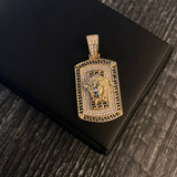 Dije Placa Medusa Tribal 8.55gr / 4m Circones Blancos Oro Amarillo
