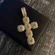 Dije Cruz Mosaico Cuadricular 13.1gr / 5.8cm Circones Blancos Verdes Dos Oros Blanco Amarillo