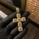 Dije Cruz Mosaico Cuadricular 13.1gr / 5.8cm Circones Blancos Verdes Dos Oros Blanco Amarillo