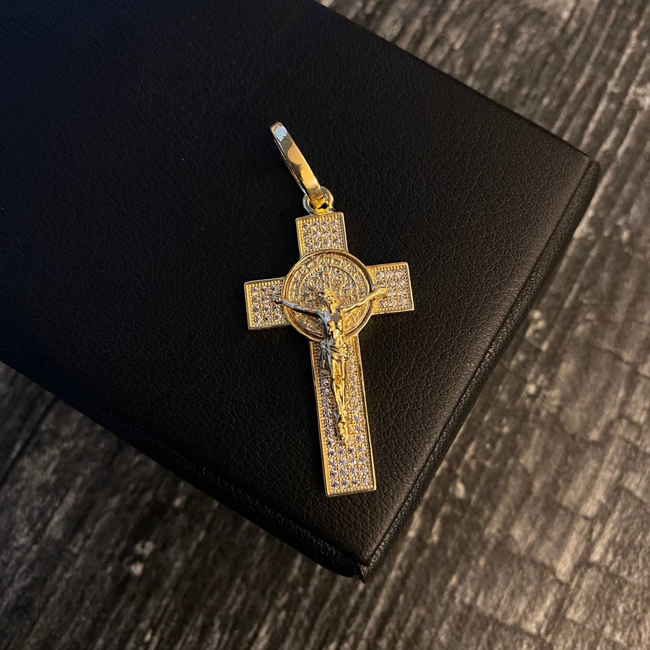 Dije Cristo Cruz 4.9gr / 4.5cm San Benito Circones Blancos Oro Amarillo