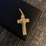 Dije Cristo Cruz 4.9gr / 4.5cm San Benito Circones Blancos Oro Amarillo