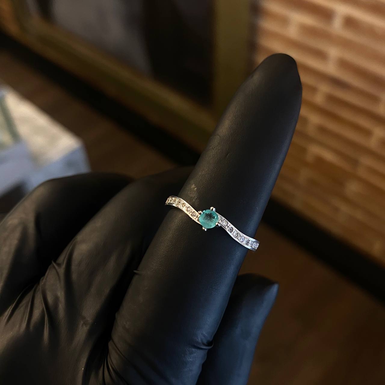 Solitario Oleado T8 Anillo Esmeralda 17pts Circones Blancos Plata 925 (Joya)