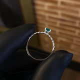Solitario Cubano 1.5gr T6 1/2 Anillo Esmeralda 28pts Oro Blanco (Joya)*
