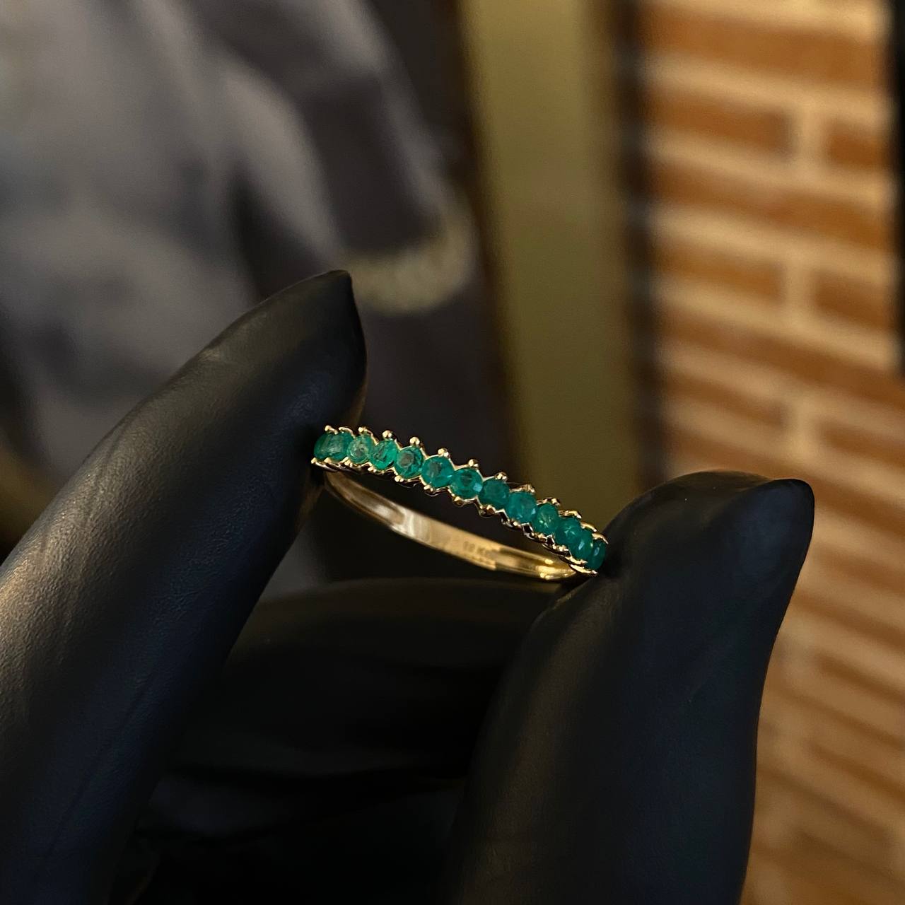 Anillo Lineal 1.65gr T7 1/2 Esmeraldas 40pts Oro Amarillo (Joya)