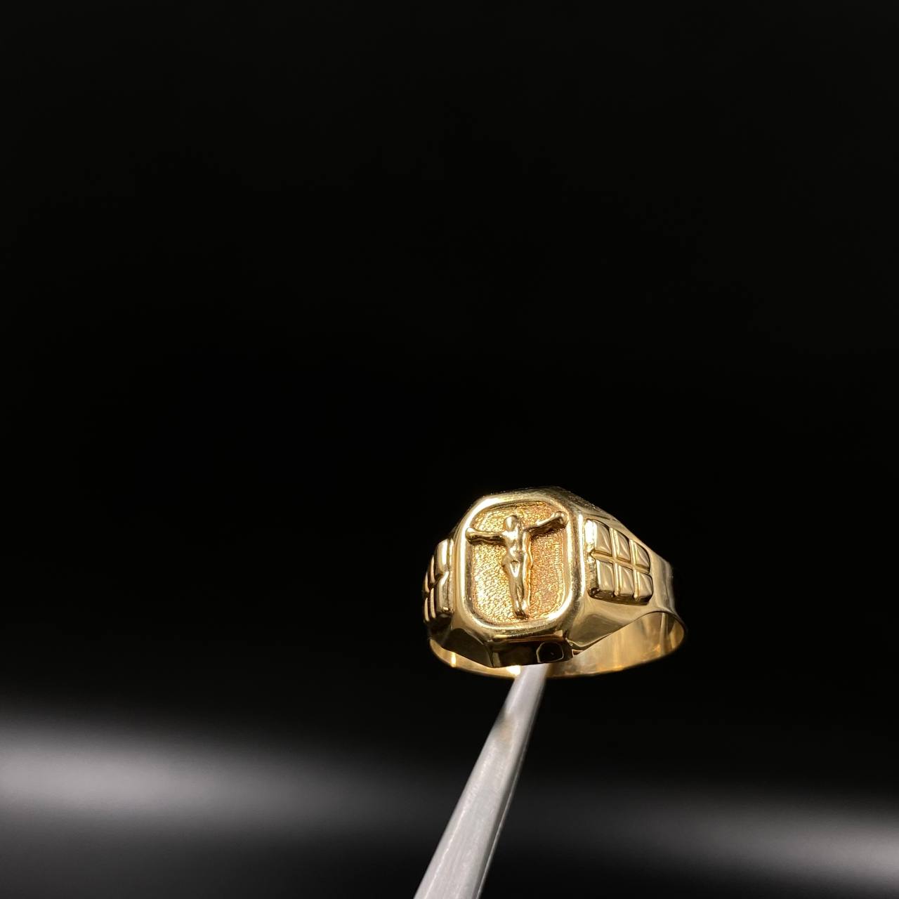 Anillo Sello Cruz Cristo  4,15gr / T12 1/2 Oro Amarillo $