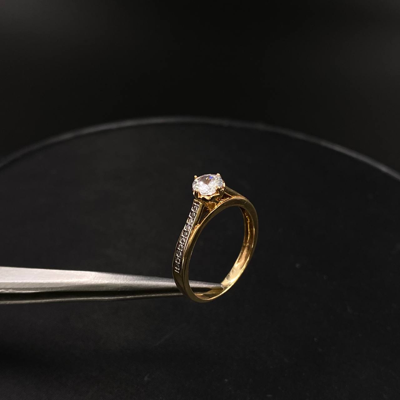 Anillo Arco 2.65gr / T6 1/2 / Solitario Circones Blancos  Oro Amarillo&