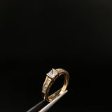Anillo Cuadro 2.6gr / T4 3/4 / Solitario Circones Blancos  Oro Amarillo&