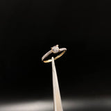 Anillo Linea Invertida  2.4gr / T5 1/2 / Solitario Circones Blancos  Oro Amarillo&