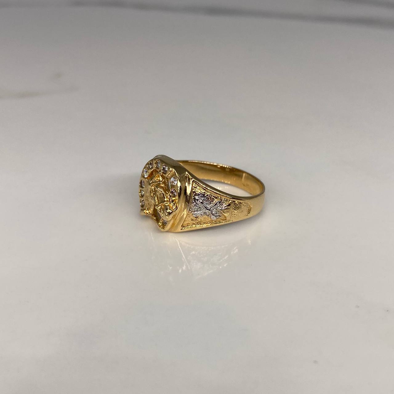 Anillo Caballo Herradura 6.15gr / T9 3/4 Circones Blancos  Dos Oros Amarillo Blanco$