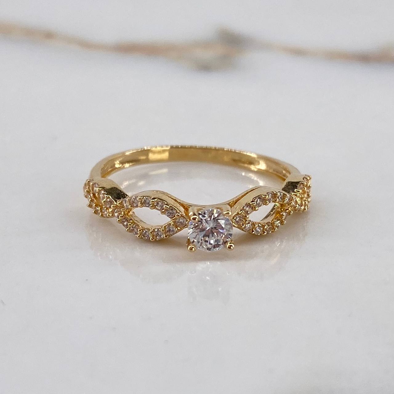 Anillo Infinitos  2.35gr / T8 3/4  / Oro Amarillo$