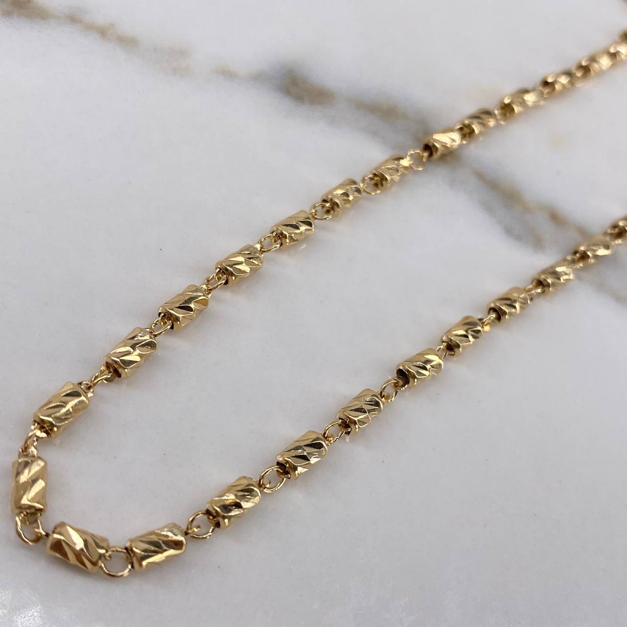 Cadena Rustica  10.1gr / 50cm / 3mm Barril Diamantado Oro Amarillo$