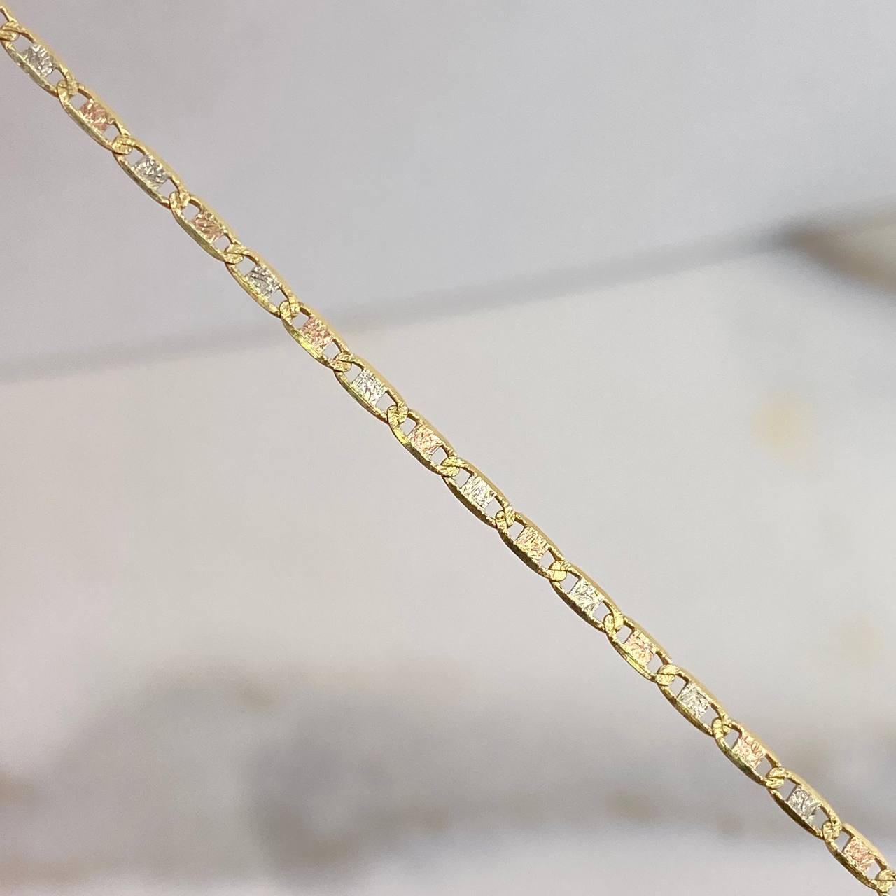Cadena Escalera Plana  1.9gr / 45cm / 1.55mm Diamantado  Tres Oros +3$