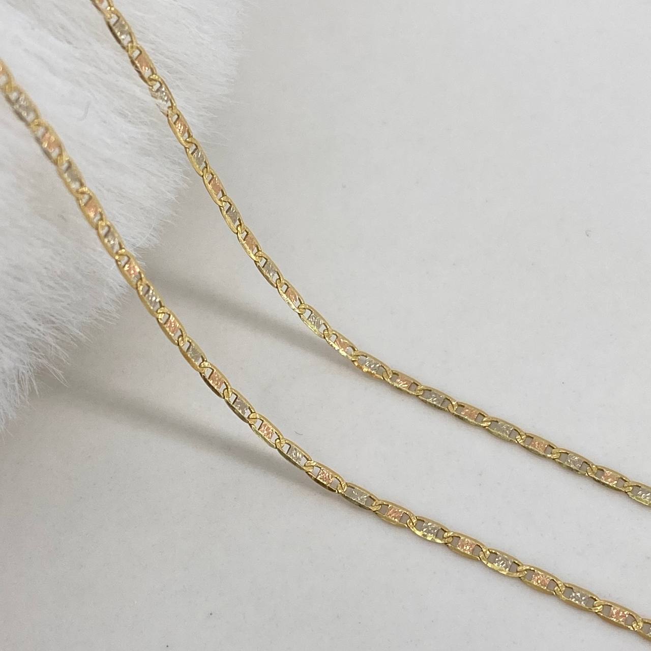 Cadena Escalera Plana  1.9gr / 45cm / 1.55mm Diamantado  Tres Oros +3$