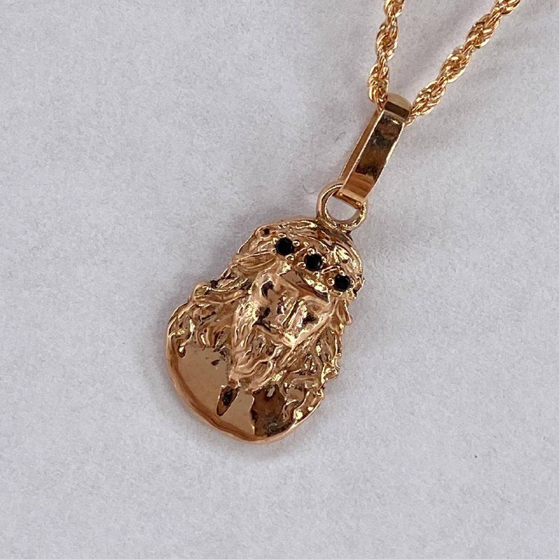 Dije Rostro de Cristo 1.3gr / 2cm / Circones Negros Oro Rosa$