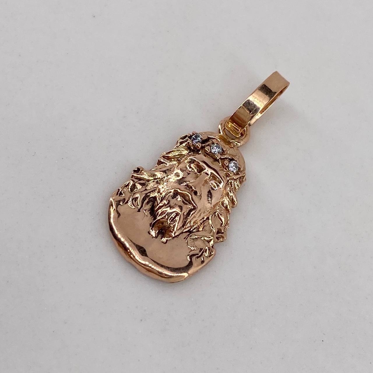 Dije Rostro de Cristo 1.05gr / 2cm / Circones Blancos Oro Rosa$