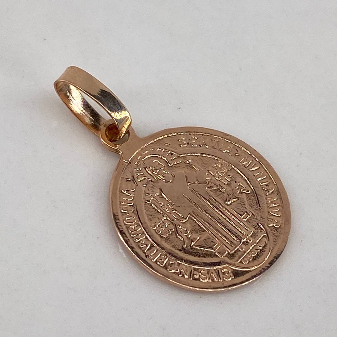 Dije San Benito  1.45gr / 2cm / Liso  Oro Rosa$