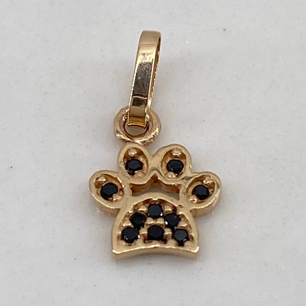 Dije Huella 0.55gr / 1cm / Circones Negros  Oro Amarillo$