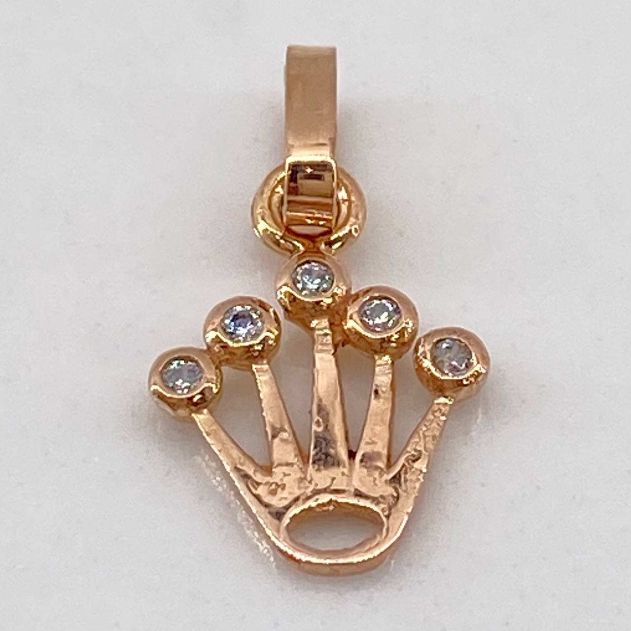 Dije Corona RX 0.4gr / 1.5cm / Circones Blancos  Oro Rosa$