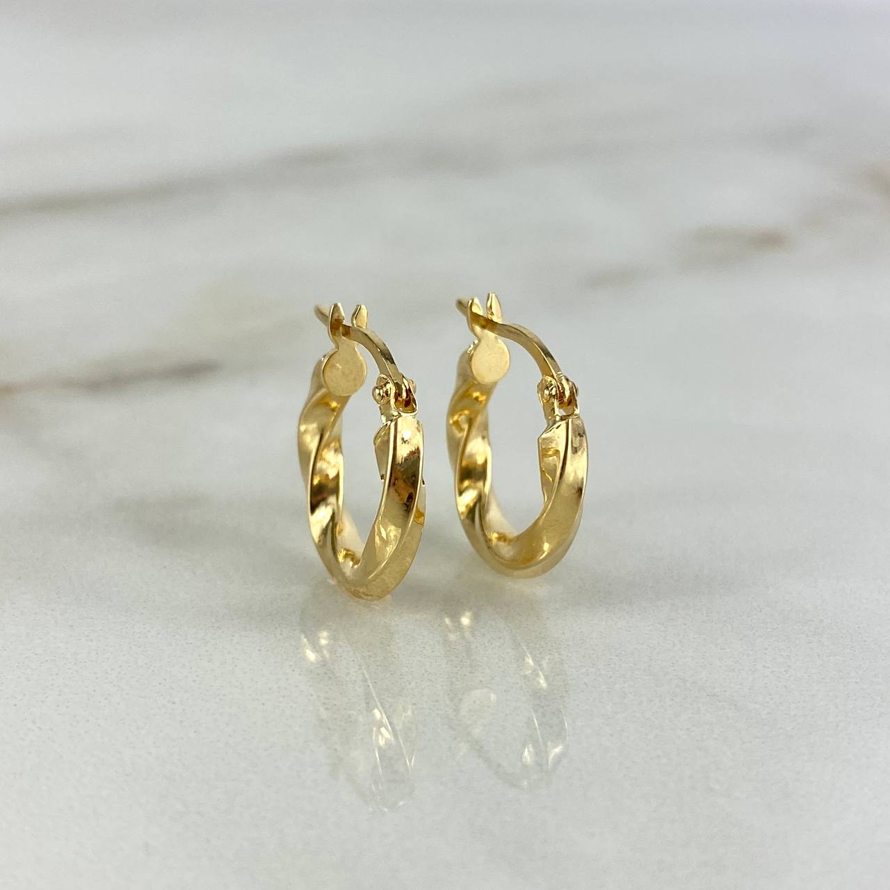 Candongas Kari 1.55gr / 1.6cm / Entorchadas Oro Amarillo