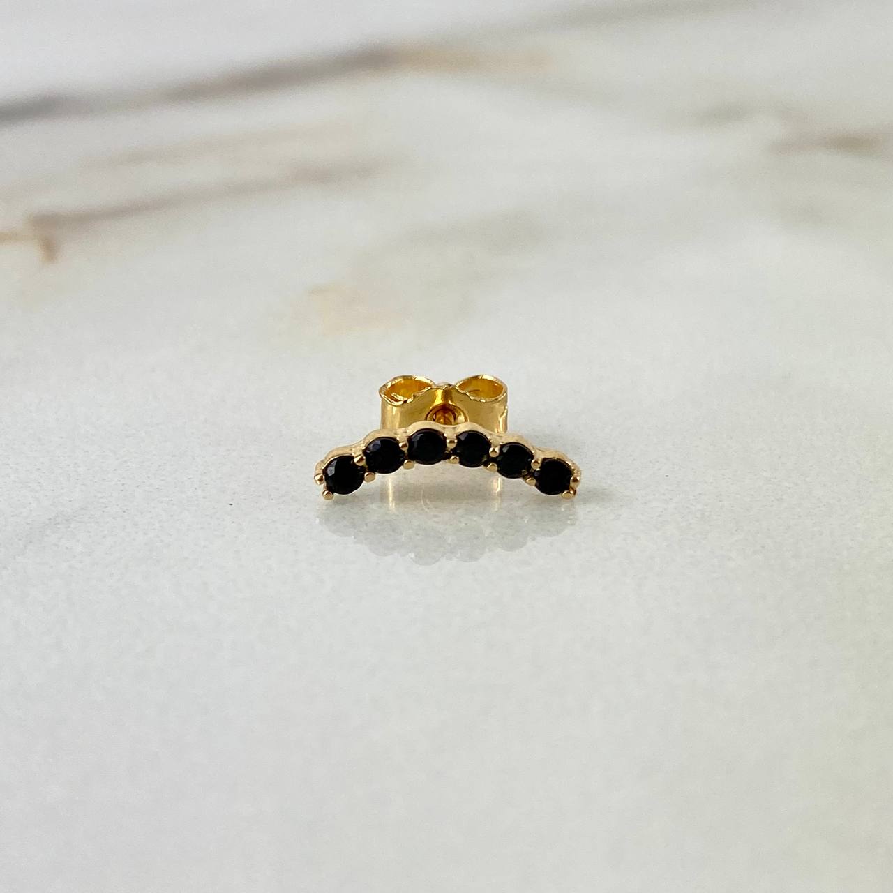 Piercing Arete Curvo 0.5gr / 1.2cm / Circones Negros Oro Amarillo (Joya)