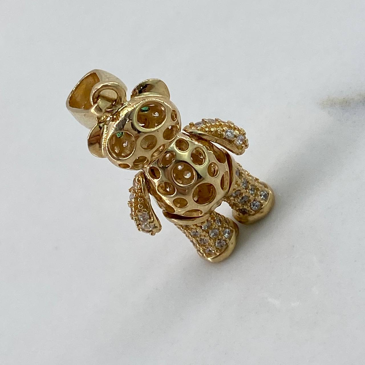 Dije Oso Articulado  4.45gr / 2.5cm / Circones Blancos Verdes Corbatin  Oro Amarillo$