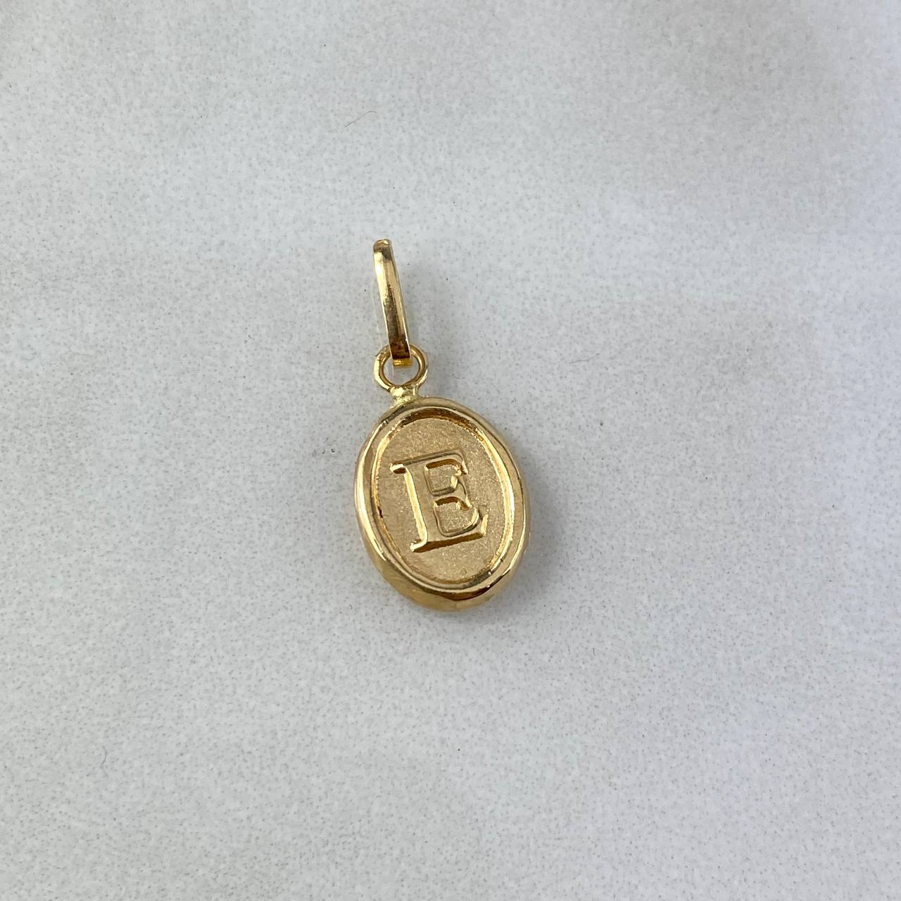 Dije Letra E 0.55gr / 1.8cm / Troquelada Oro Amarillo