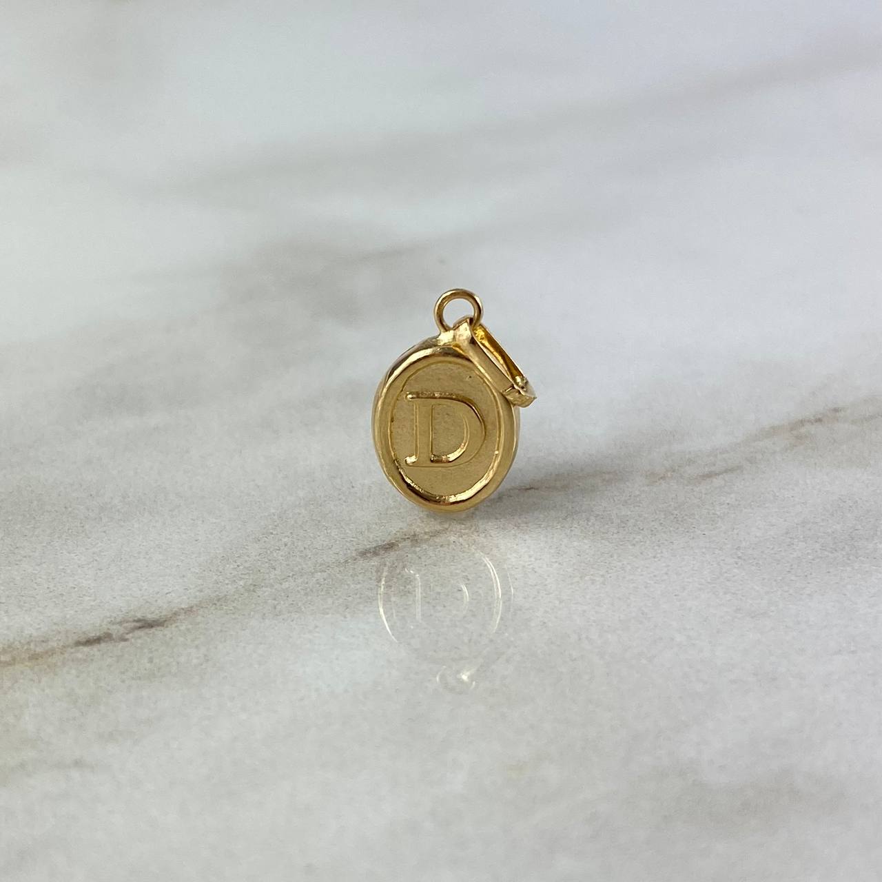Dije Letra D 0.5gr / 1.8cm / Troquelada Oro Amarillo